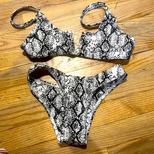 Boa print two piece bikini set brand new, adjustable straps and low cut front XS